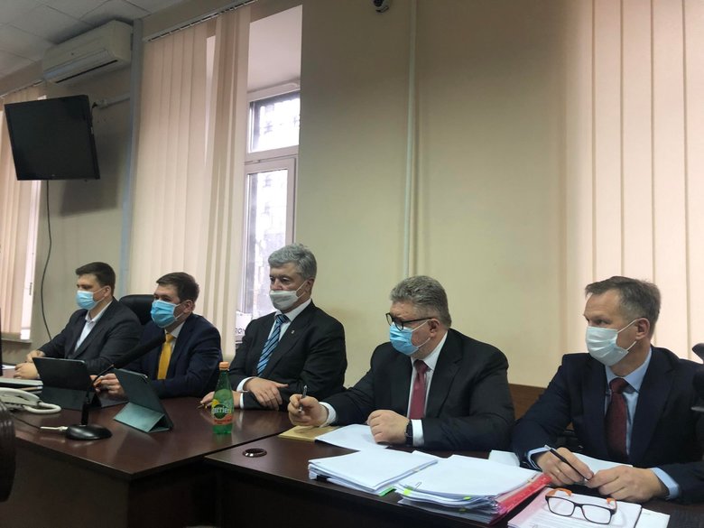 Poroshenko arrives at Kyivs Pechersky court for hearing on restraint measure 05