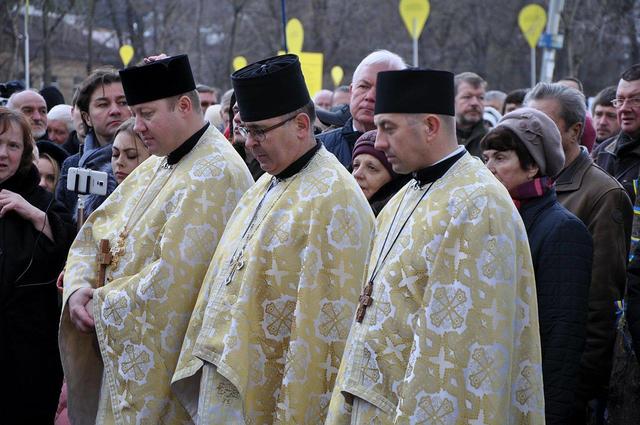 Поминальный молебен по случаю 4-й годовщины Революции Достоинства состоялся в центре Киева 01