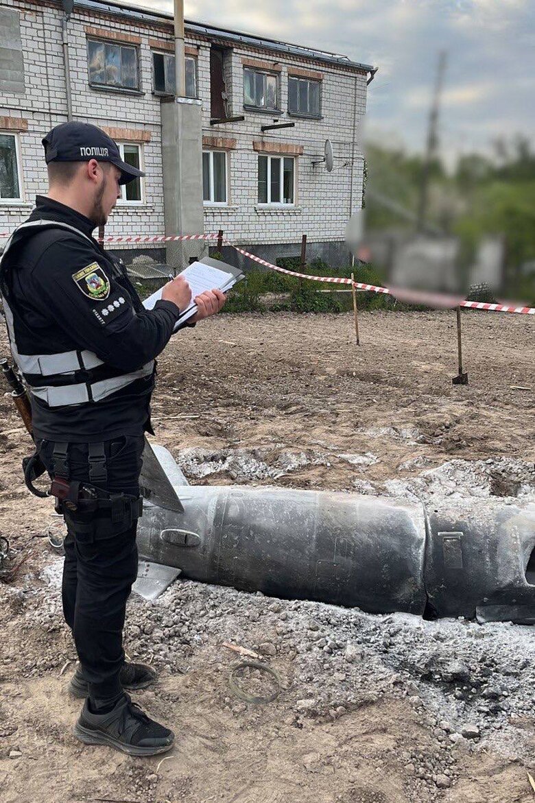 Обломки вражеских ракет в Киевской области: есть частичные разрушения гражданской инфраструктуры 04