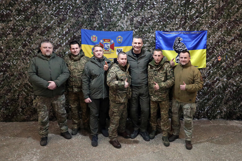 Кличко передав воїнам дрони