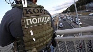 Мінер моста Метро потрапив на відео, його особу встановлено, - поліція. ВIДЕО