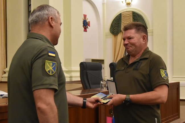 Наев наградил военнослужащих ООС 05
