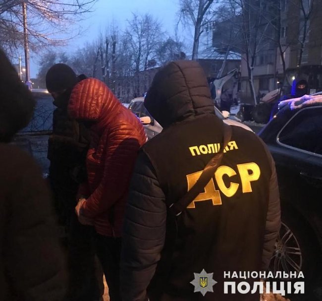 Нацполиция Днепропетровщины пресекла деятельность наркогруппировки, сбывавшей до 1,5 кг метамфетамина в неделю 02