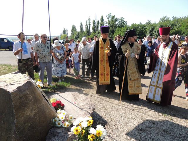 Жителі Торецька відзначили третю річницю визволення міста 01 Жителі Торецька відзначили третю річницю визволення міста 01