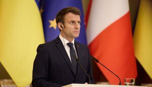Макрон призвал украинцев не реагировать на провокации
