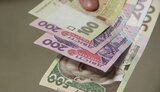 Верещук обещает разобраться с блокировкой банковских карт переселенцев: Там накопилось несколько миллиардов гривен