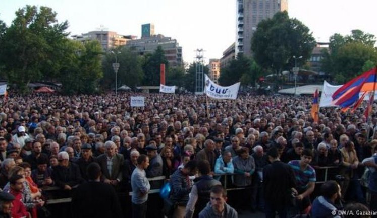 В столице Армении прошел многотысячный митинг против вступления страны в новый путинский "союз". ФОТО