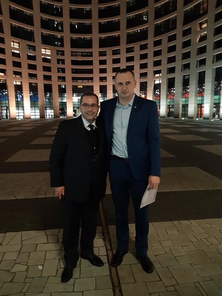 Хочу вірити, що мене почули, але сподіватися нам краще на самих себе, - Сенцов про поїздку до Страсбурга 01