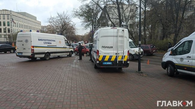 ОПЗЖ зібрала проплачений мітинг проти зовнішнього управління під посольством США в Києві 02