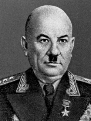 По фюзеляжу тече бензин. Пробитий центральний бак. Це 500 літрів, а у мене 1250 кг бомб, під нами наші війська, скинути не можу, - спогади про війну 98-річного ветерана Матвієнка 05