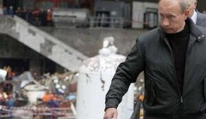 Путин приехал на Саяно-Шушенскую ГЭС: родственников погибших и пострадавших к нему не пустили. ФОТОрепортаж.