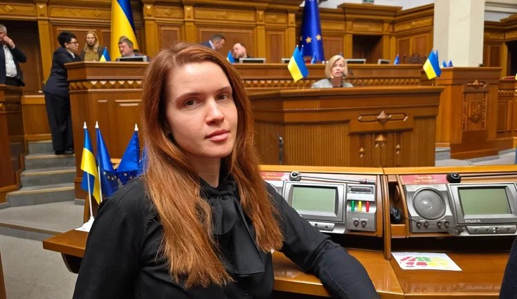 Безуглая вновь вошла в состав фракции "Слуга народа" в Раде