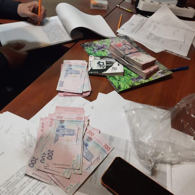 У Києві на одержанні хабарів затримали керівників парків Конча-Заспа та Голосіївський 05