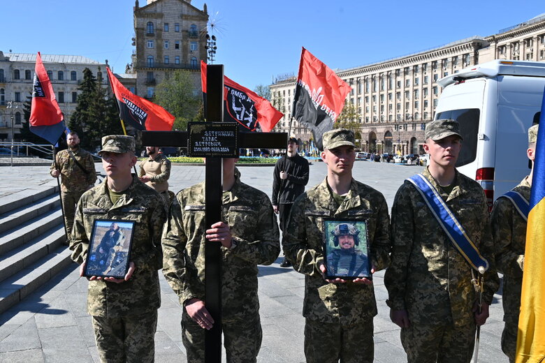Прощання з Коновалом та Петришиним