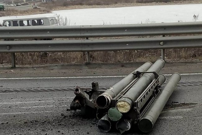 Вантажівка з ракетно-гарматною системою Панцир перекинулася в Росії 02