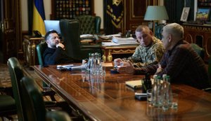 Україна готує відповідь на нову хвилю ескалації РФ, - Зеленський після доповіді глави СБУ Поклада
