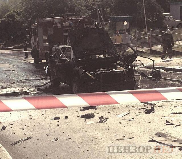 В Киеве взорвался автомобиль Мерседес. Водитель погиб 01