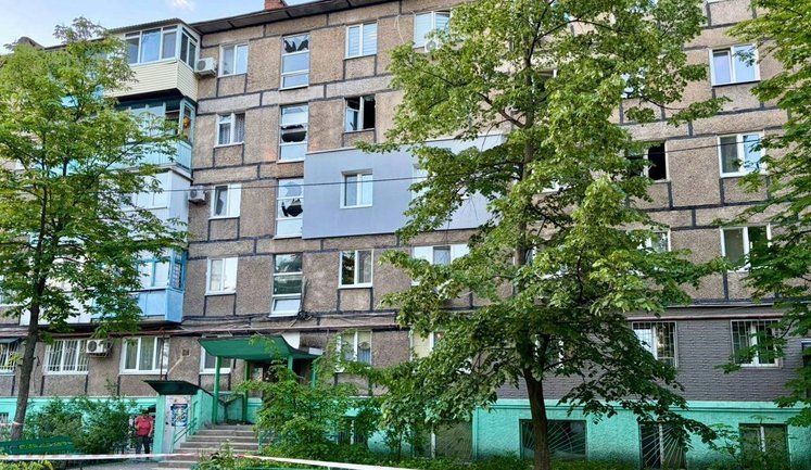 Атака на Дніпро: постраждала жінка, пошкоджені житлові будинки. ФОТО