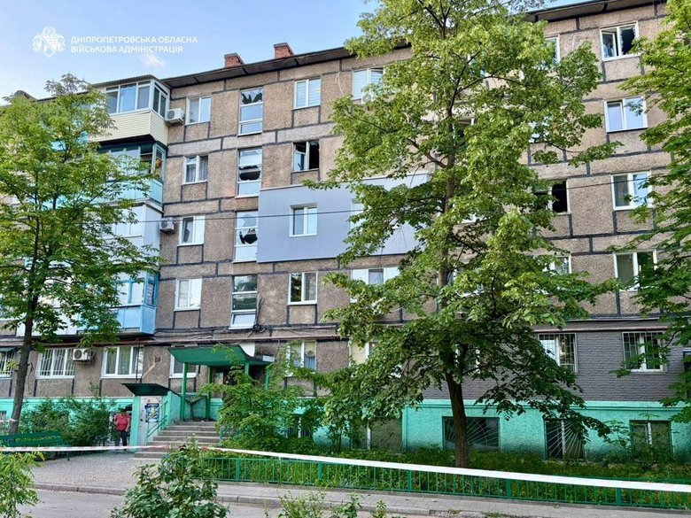 The enemy attacked Dnipro: the blast wave damaged high-rise buildings