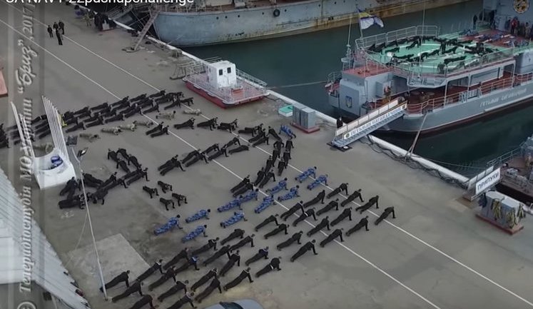 Ukraine’s Navy personnel join #22PushUpChallenge, form up national emblem. VIDEO