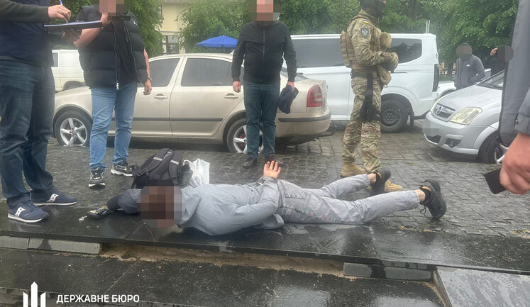 За $9 тыс. обещал "беспрепятственный" переход границы: правоохранителя разоблачили на Буковине, - ГБР. ФОТОрепортаж