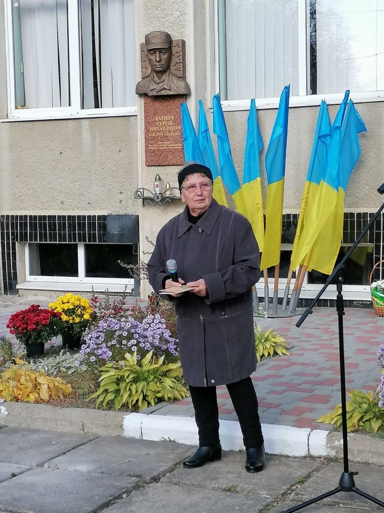 Барельєф загиблому на Донбасі українському воїну Сергію Барничу встановили в Калуші 05