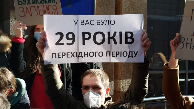 Полізеш до мови - отримаєш на горіхи: активісти пікетують ВР на знак протесту проти змін до закону про державну мову 09