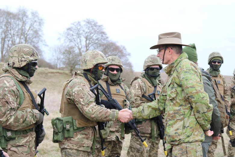 Військове керівництво Австралії відвідало українських воїнів, що проходять підготовку у Британії 04