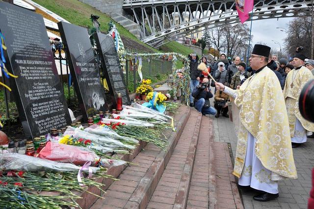 Поминальный молебен по случаю 4-й годовщины Революции Достоинства состоялся в центре Киева 12