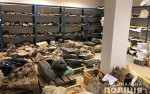 Виявлено нелегальну схему видобутку топазів, берилу і кварцової сировини, під час обшуку вилучено 10 тонн каменів, - Нацполіція. ФОТОрепортаж