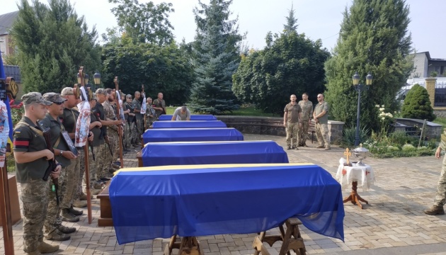 На Полтавщині прощаються із загиблими на Донеччині екіпажами Мі-8 01