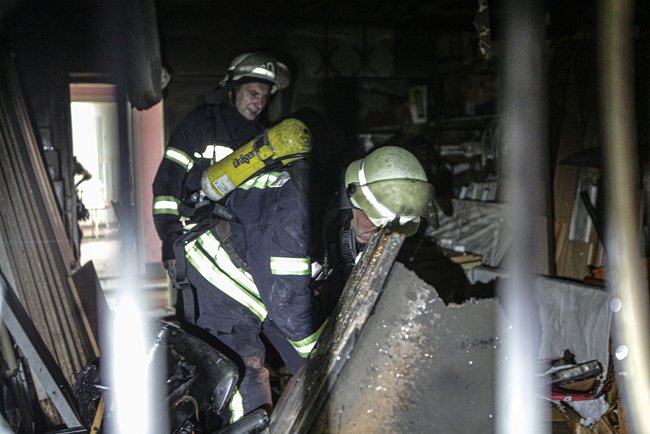 У студентському гуртожитку Києва сталася пожежа, рятувальники евакуювали 120 осіб, - ДСНС 02