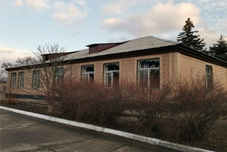 Последствия вчерашнего артобстрела Станицы Луганской: ранен мирный житель, поврежден частный дом 03 Последствия вчерашнего артобстрела Станицы Луганской: ранен мирный житель, поврежден частный дом 03