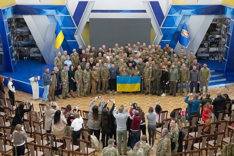 Кличко поздравил военных