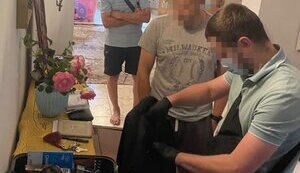 Розслідуються дії митників, які дозволили дружині екснардепа Котвіцького вивезти з України без декларування понад $28 млн у валізах, - СБУ. ВIДЕО