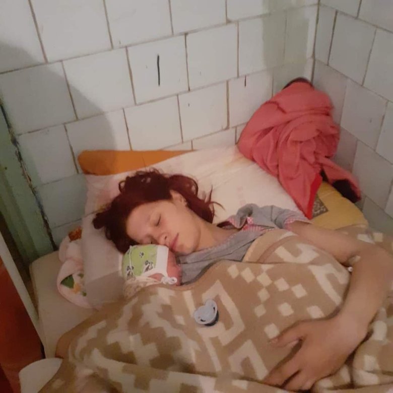 В Лисичанске врачи под обстрелами принимали роды у 17-летней девушки 01