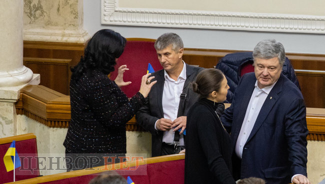 Вітальний поцілунок Стефанчука і Третьякової, замислена Тимошенко і розпростерті обійми Федини для Вятровича, - робота ВР 3 грудня 06