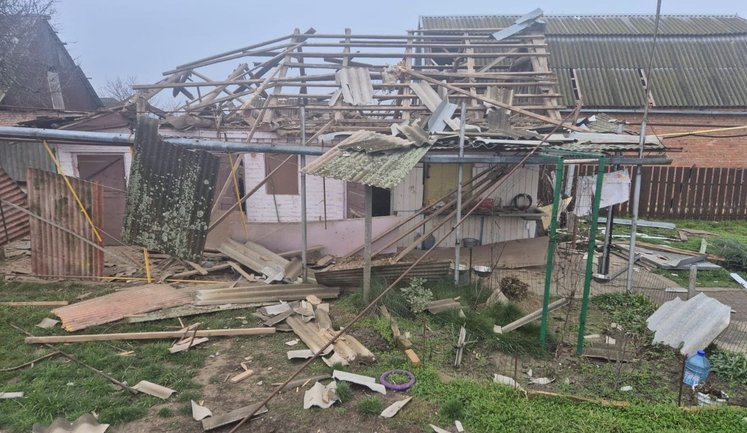 Атака РФ по Нікопольщині: троє постраждалих, зруйновані будинки та інфраструктура. ФОТОрепортаж