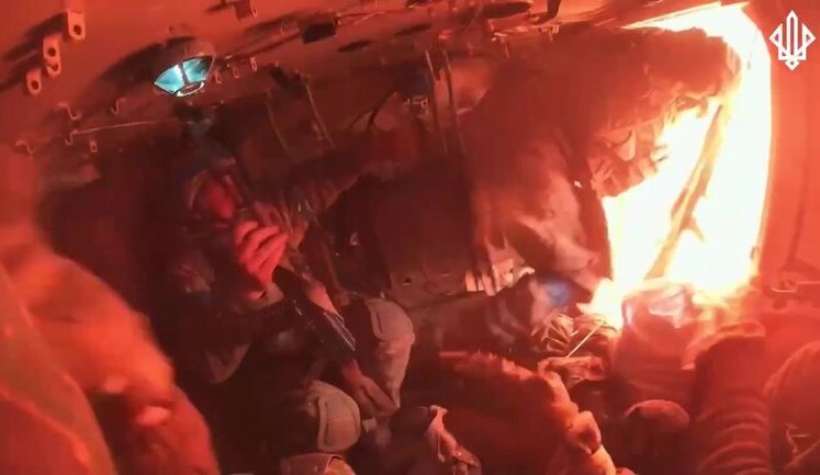Спецпризначенці НГУ на БТР-4Е штурмують та захоплюють ворожу позицію на Покровському напрямку. ВIДЕО