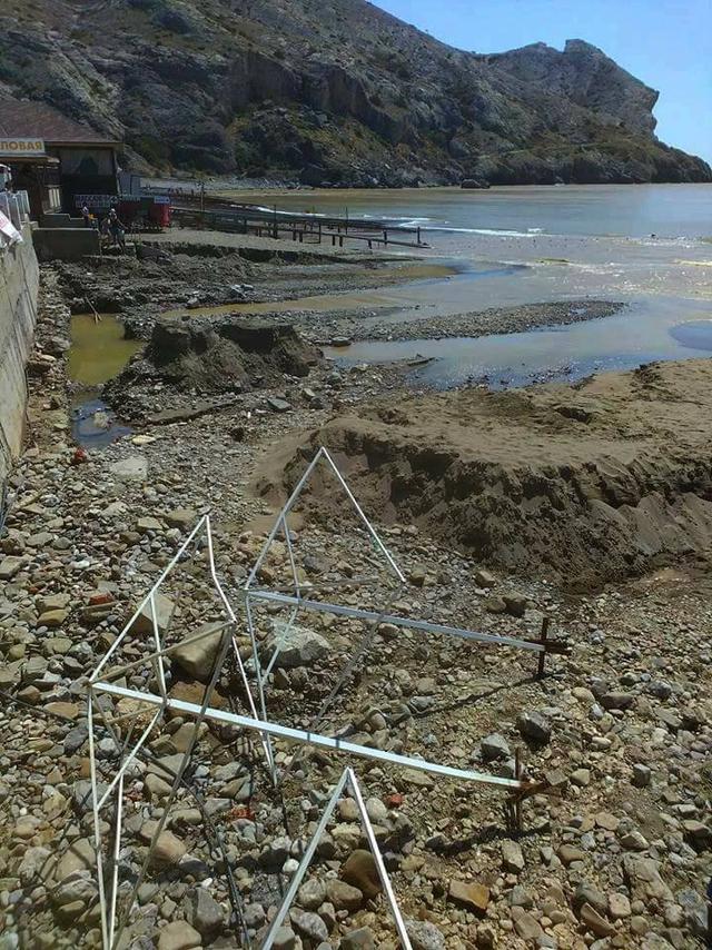 Такое в Крыму вижу впервые!: Последствия ночных ливней и селевых потоков в оккупированном Судаке 07