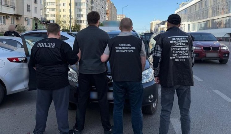 На Одещині прикордонники викрили двох одеситів, які перевозили "клієнтів" до кордону з Молдовою. ФОТОрепортаж