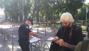 Чоловіка, який напав на кореспондента "Букв", засудили до 1 року умовно