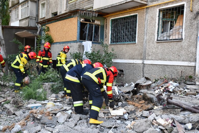 Кількість загиблих внаслідок обстрілу Миколаєва рашистами зросла до 5 осіб, - ДСНС 01