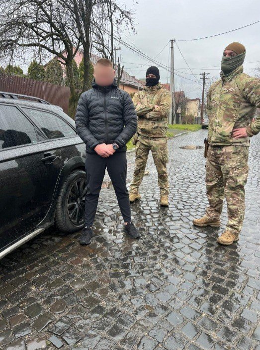 Разоблачены перевозчики уклонистов