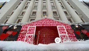 "Домик любви": возле ОП обустроили фотозону ко дню св. Валентина. ФОТО