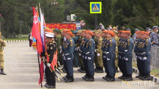 Оккупанты провели в Крыму сразу два военных парада 26