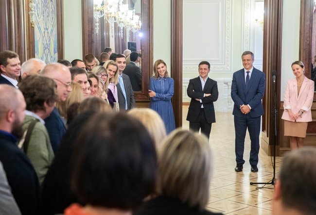 President signs decree to support families raising orphans 02
