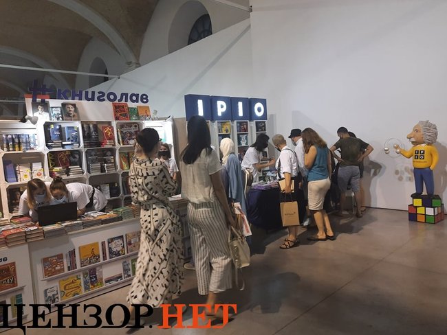 На Книжном Арсенале самой красивой книгой назвали детское издание Куда и откуда. Оно представит Украину в мировом конкурсе книжного дизайна 06