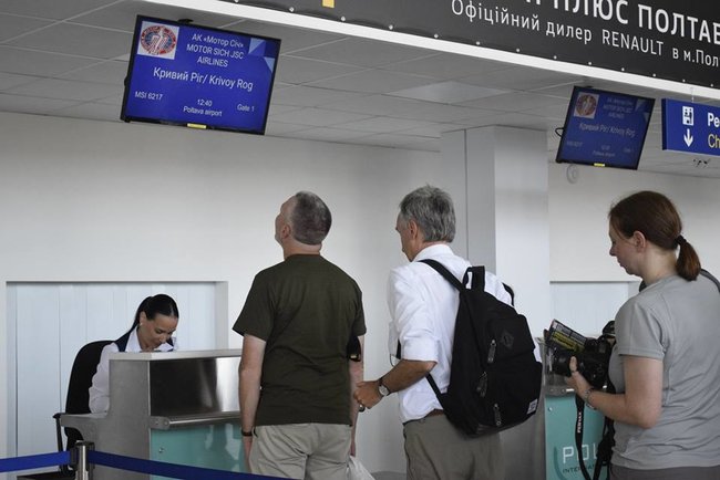 Реконструированный аэропорт в Полтаве принял первый рейс 05