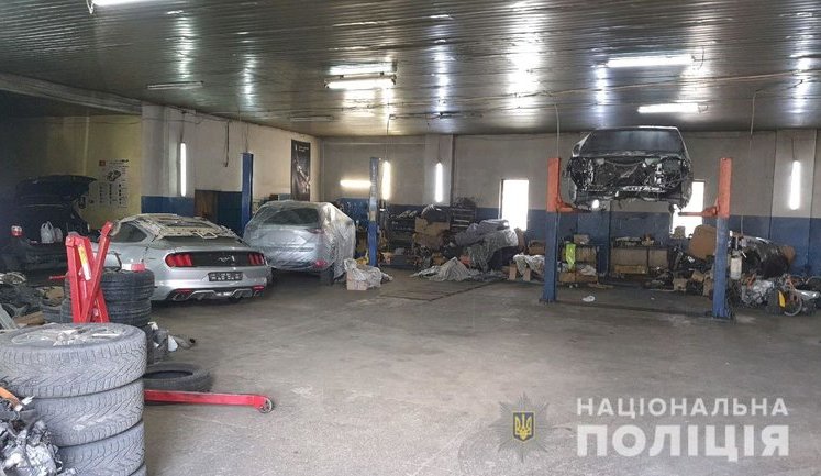 Група зловмисників викрадала елітні іномарки і пропонувала власникам їх викупити, - Нацполіція. ВІДЕО+ФОТОрепортаж